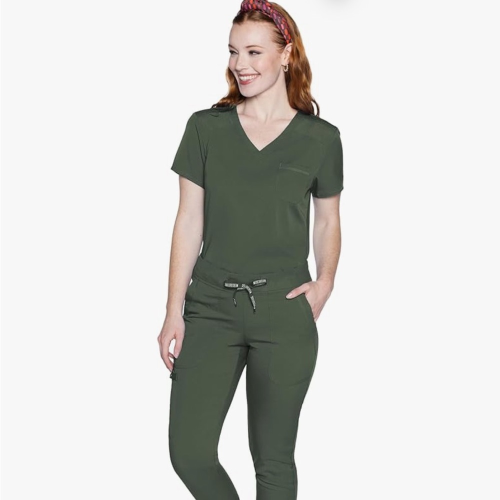 MED COUTURE Green V-Neck Scrub Set XS